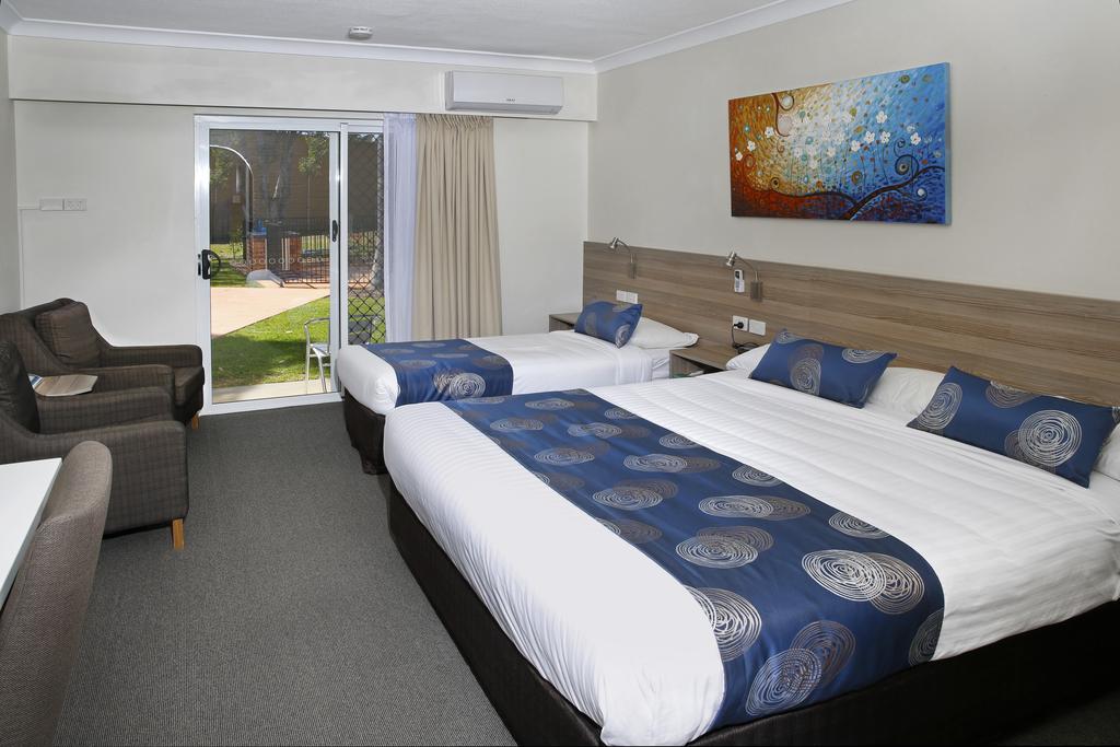 Yamba Aston Motel twin room