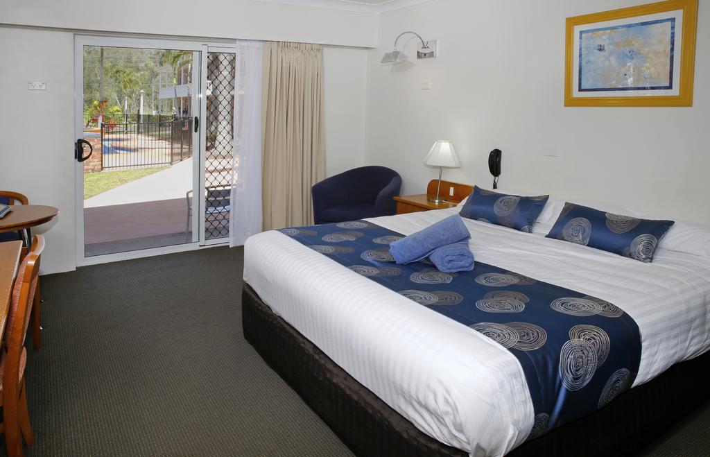 Yamba Aston Motel queen room